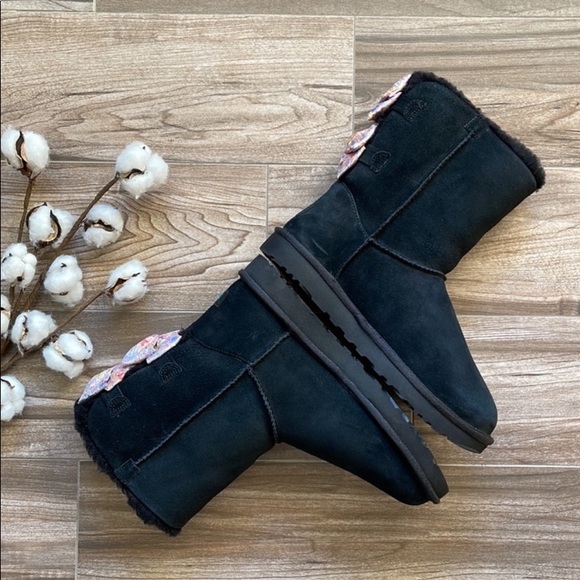 🌿UGG- W BAILEY BOW ABSTRACT SPLATTER BOOTS🌿 - Picture 8 of 13